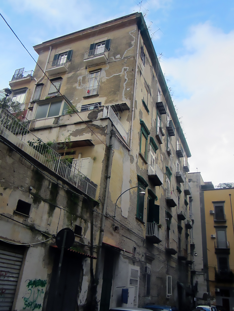 palazzo, Palazzo Ruvo, portone e mostre delle finestre