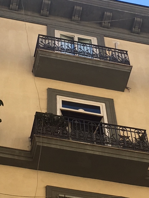 palazzo, Palazzo via Duca di San Donato, 52