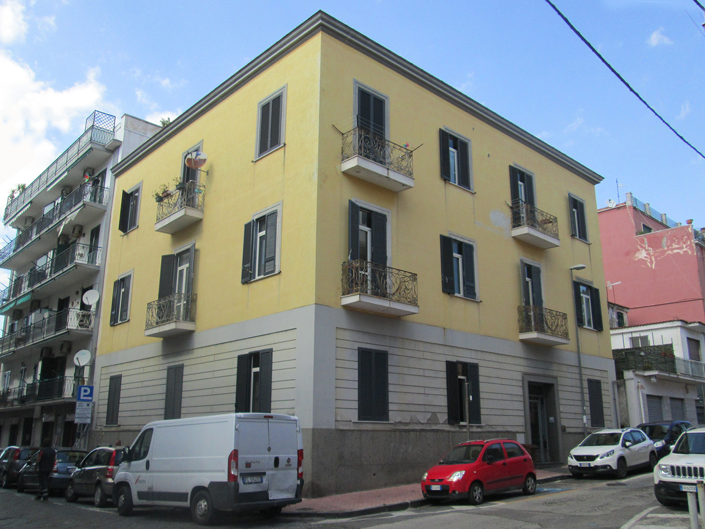 [Palazzo in Via Carlo Cattaneo, 1]