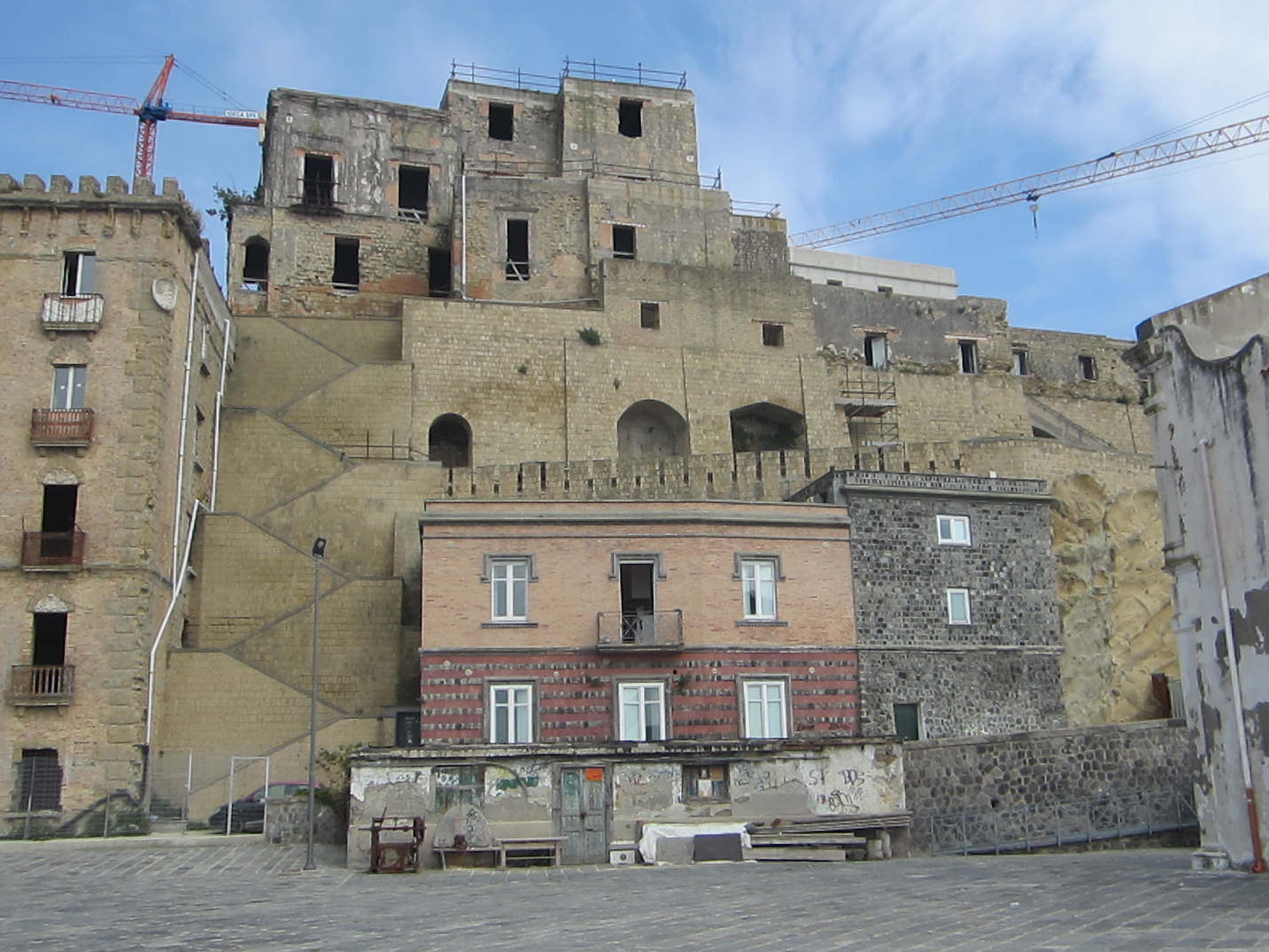 [Palazzo in Via Castello, 9-11]