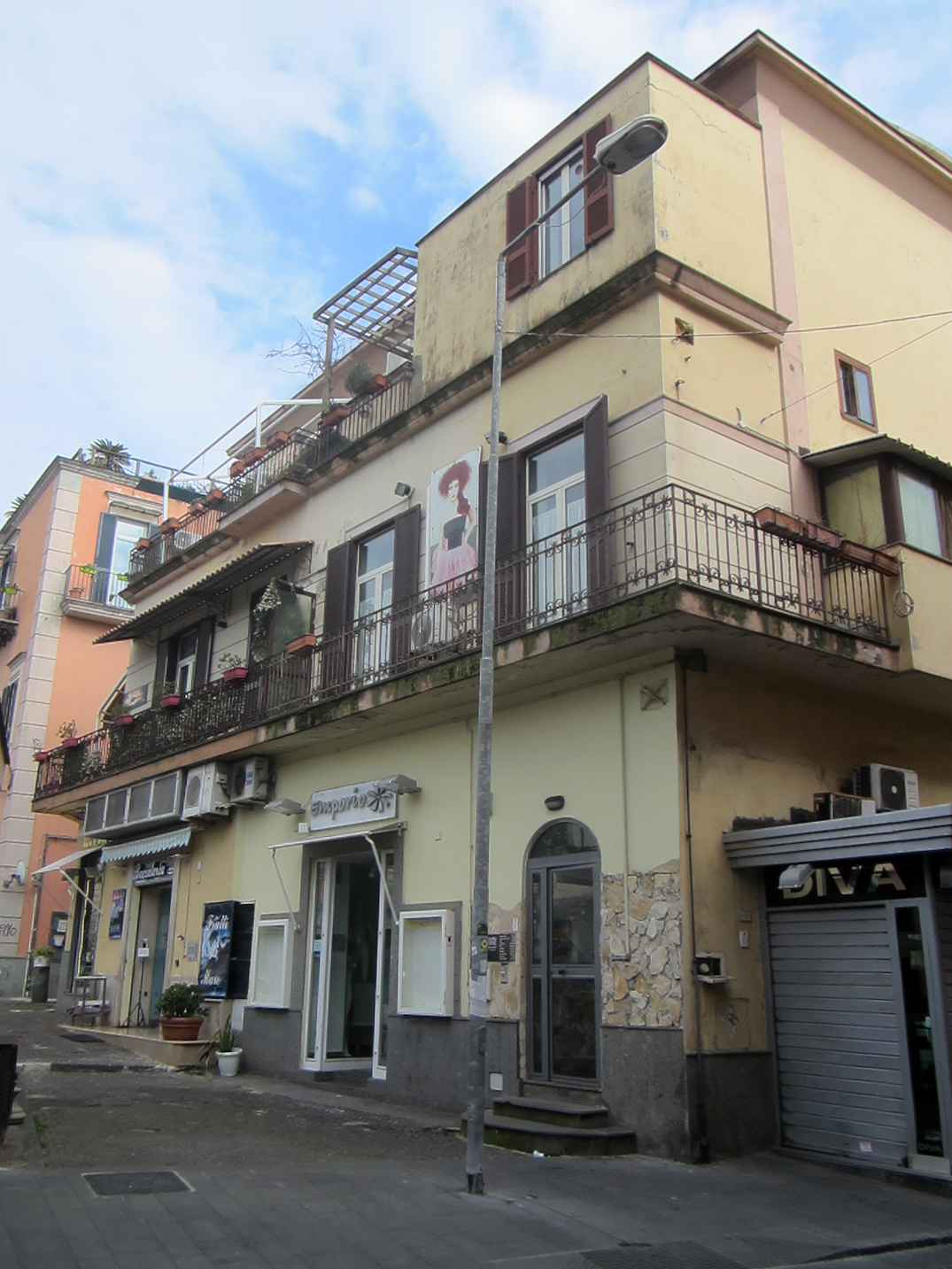 [Palazzo in Via Cesare Battisti, 8-9-10-11]