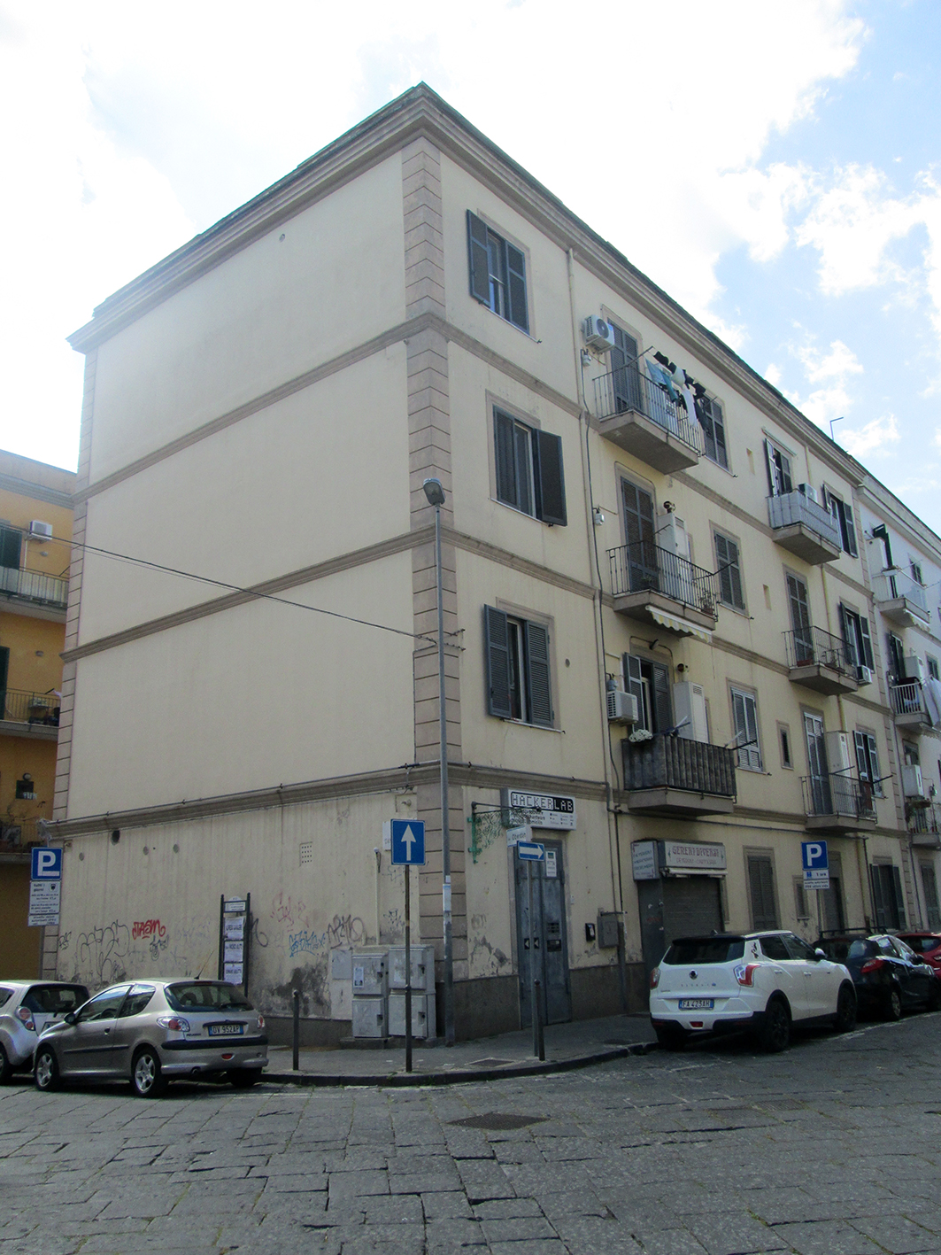 [Palazzo in Via Dante Alighieri, 31-33-35]