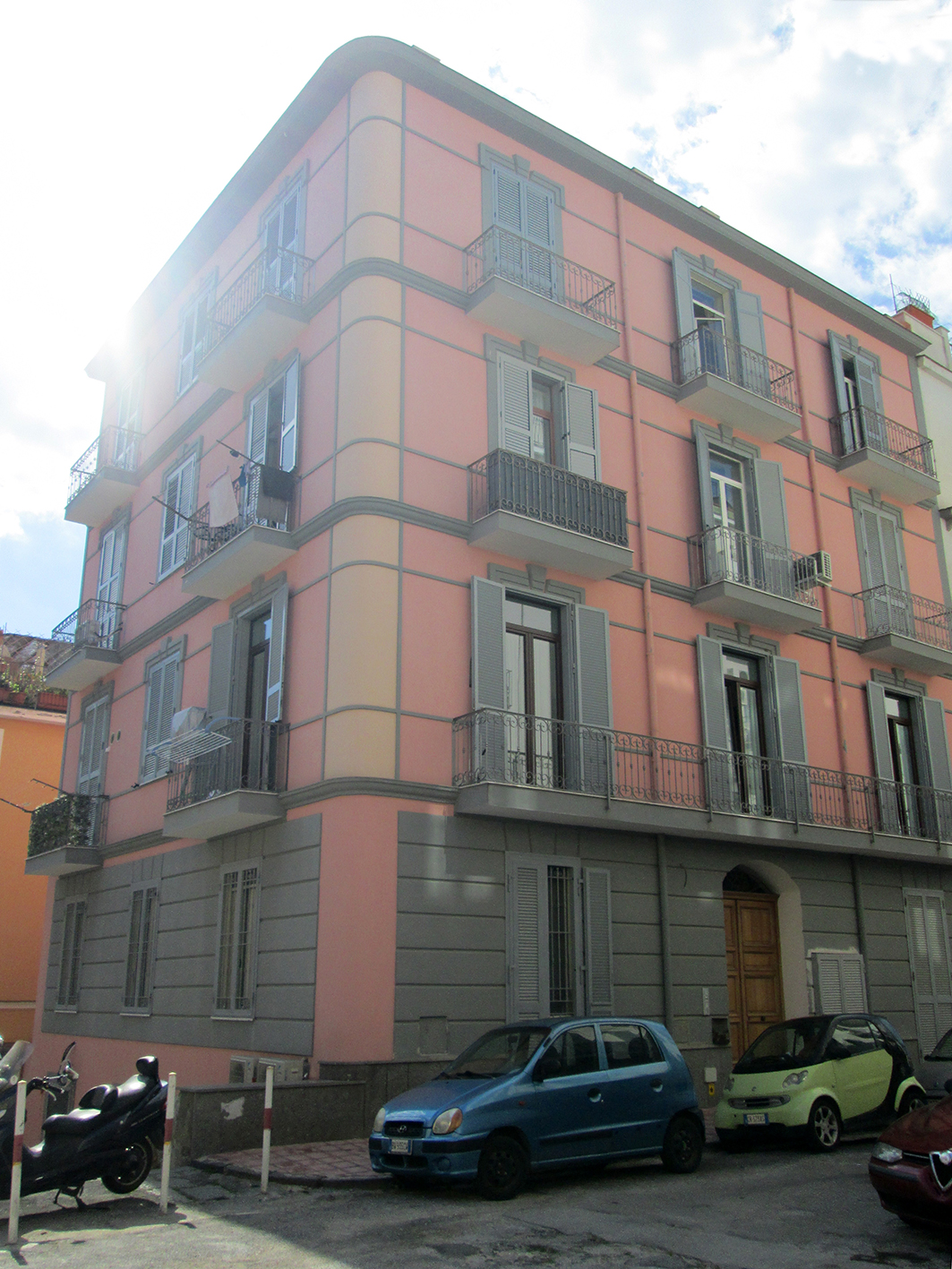 [Palazzo in Via Fratelli Bandiera, 1]