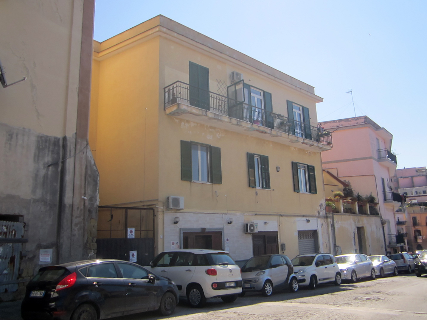 [Palazzo in Via Giovan Battista Pergolesi, 102]