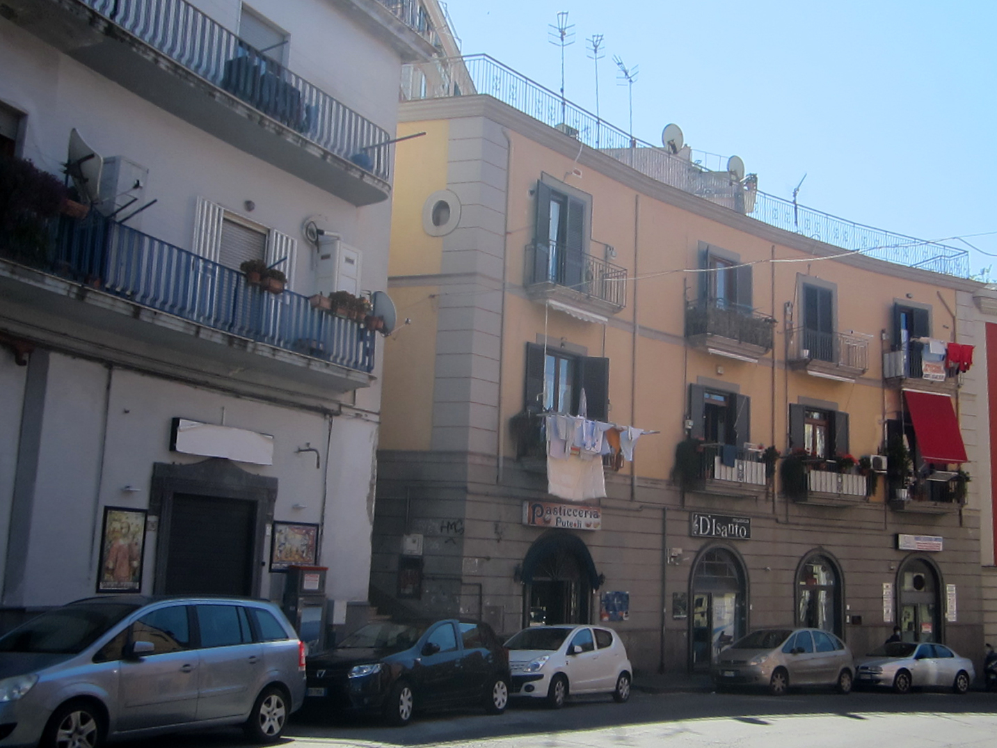 [Palazzo in Via Giovan Battista Pergolesi, 68-70-72-74]
