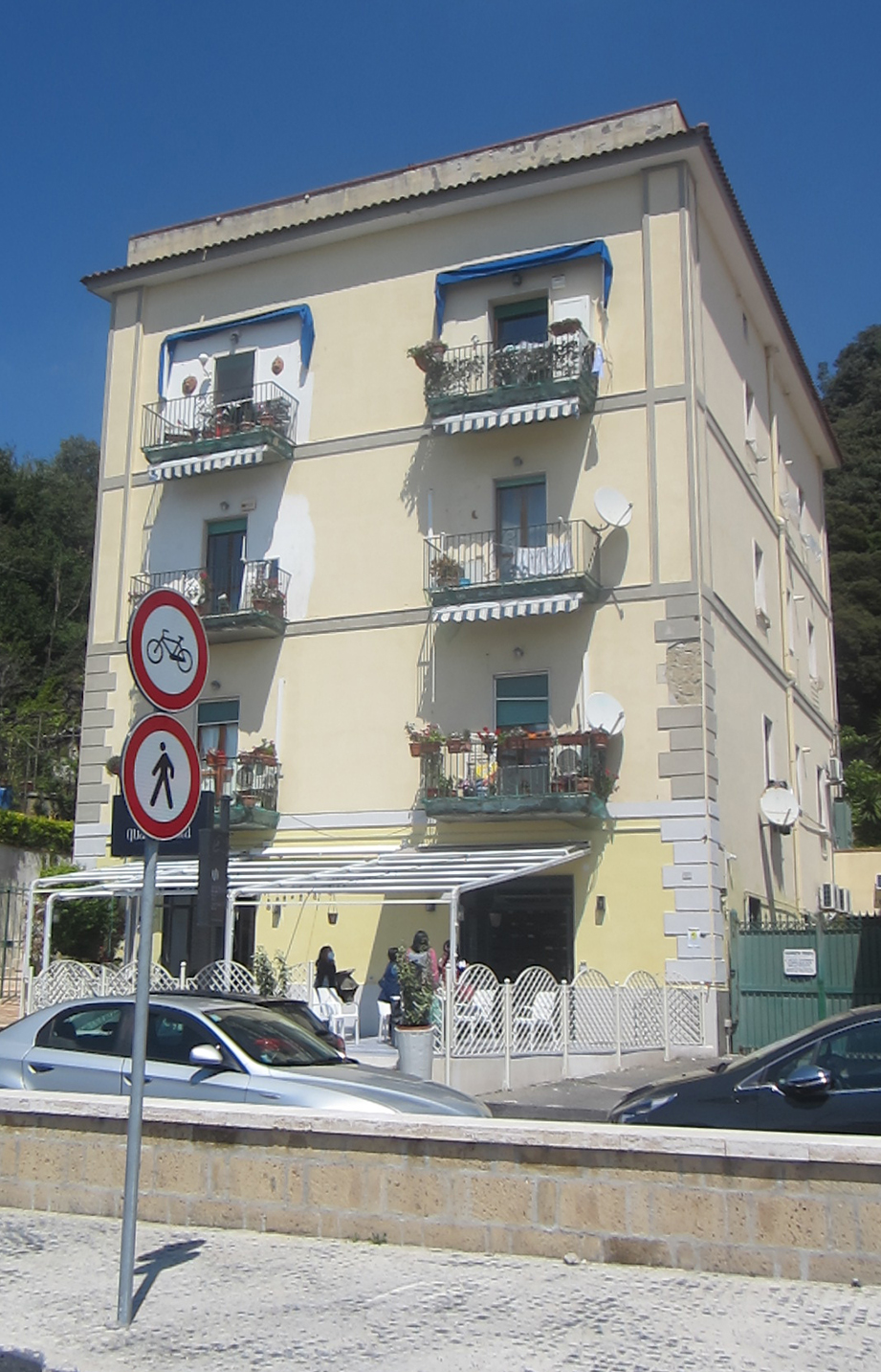 [Palazzo in Via Nicola Fasano, 120]