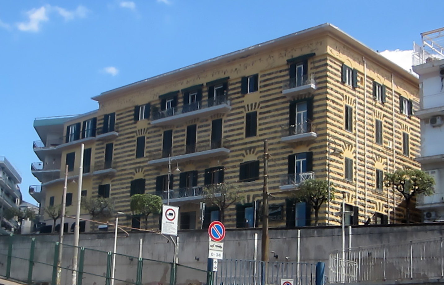 [Palazzo in Via Pergolesi, 40-42-44]