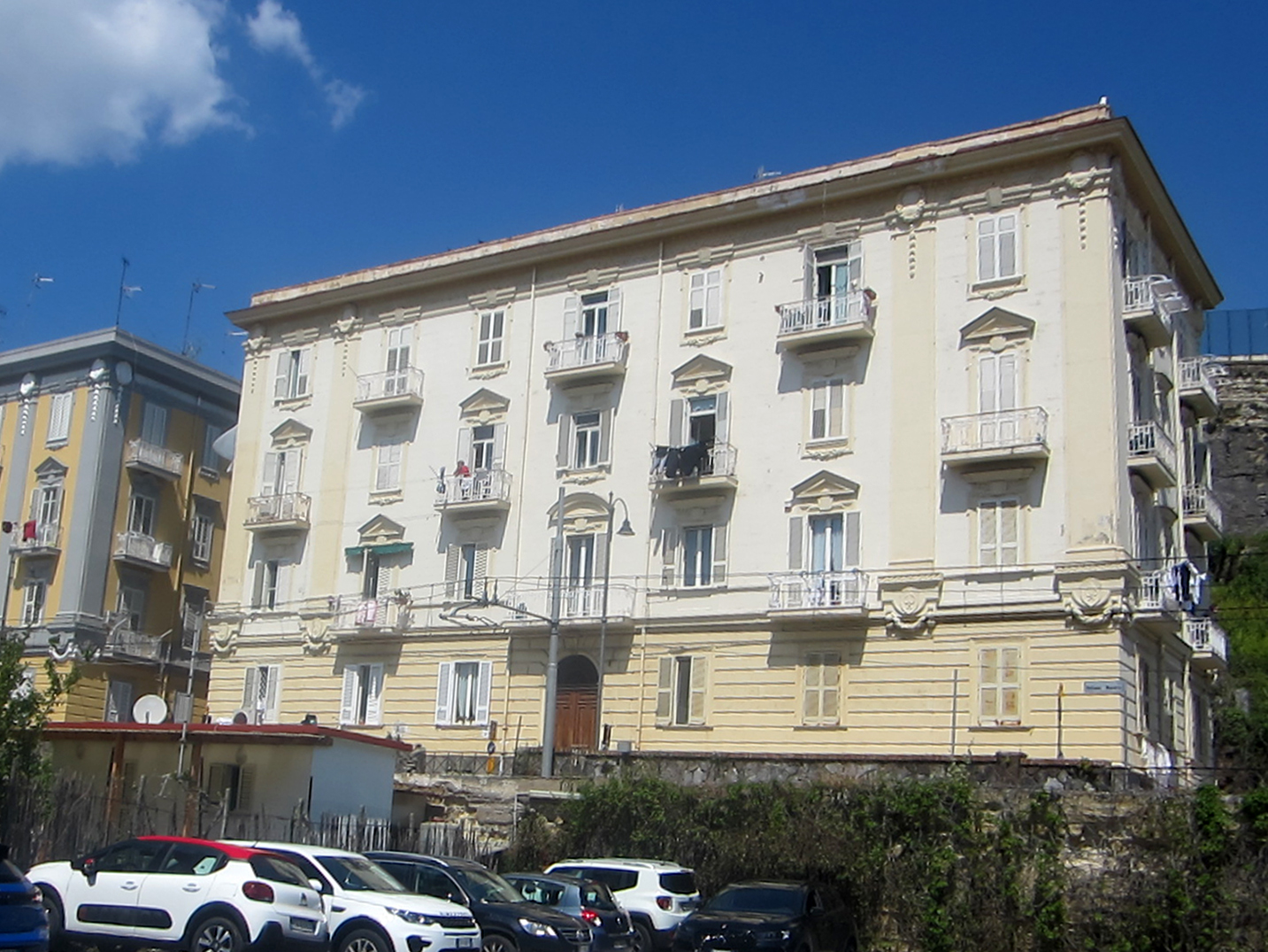 [Palazzo in Via Vallone Mandria, 1]