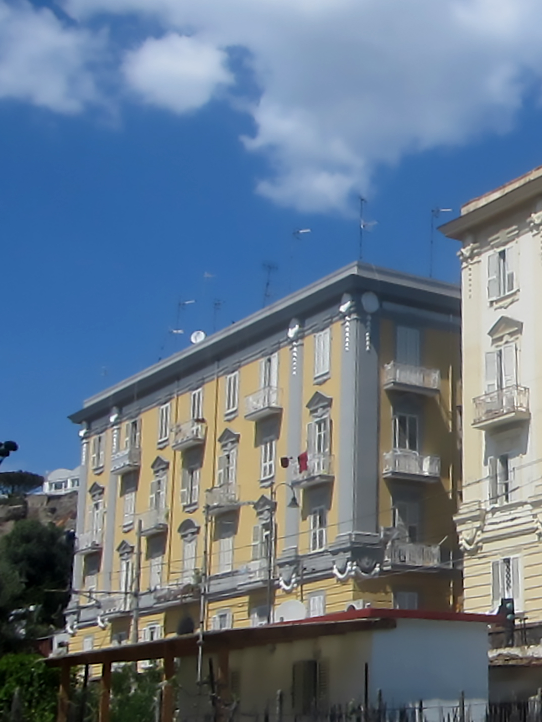 [Palazzo in Via Vallone Mandria, 2]