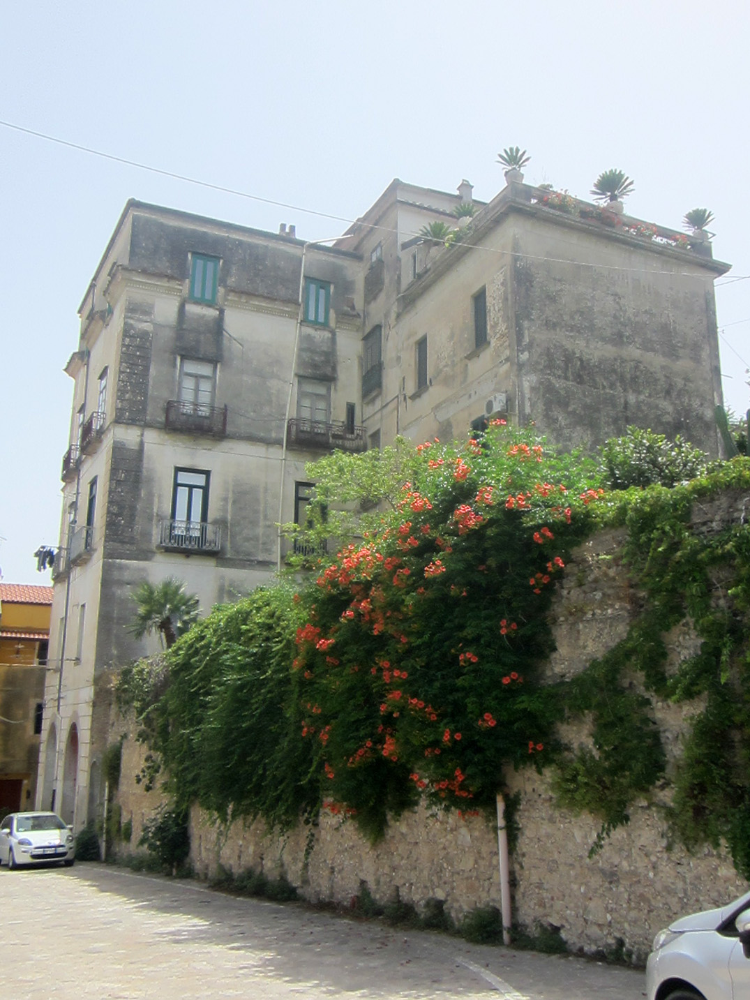 [Palazzo in Largo Porta Santa Sofia, 10, 12, 14]