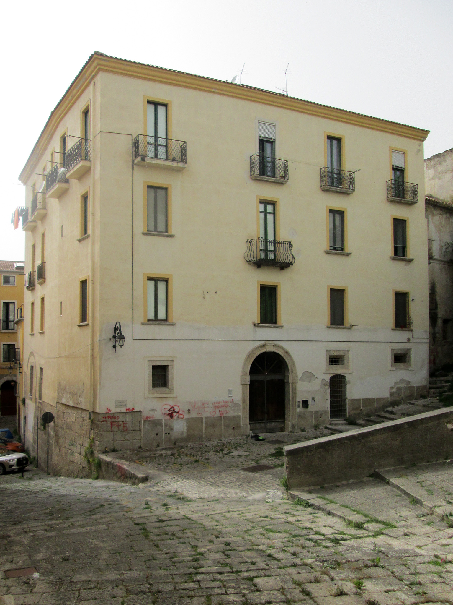 [Palazzo in Largo S. Lorenzo, 1]