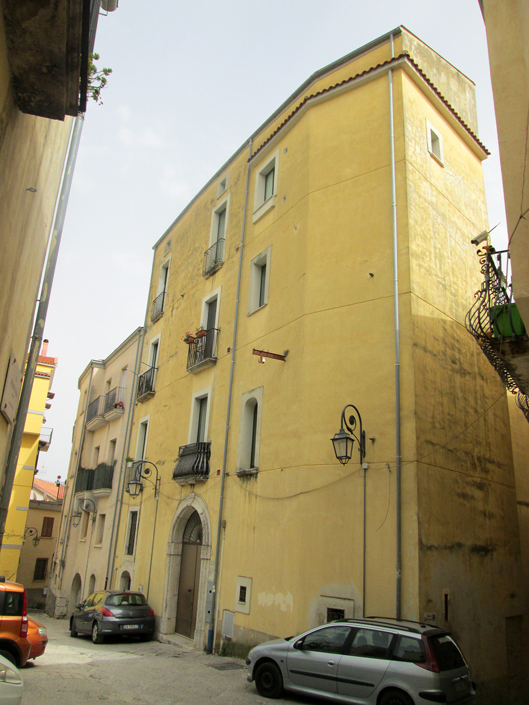 [Palazzo in Via Antonio Giudice, 7, 9]