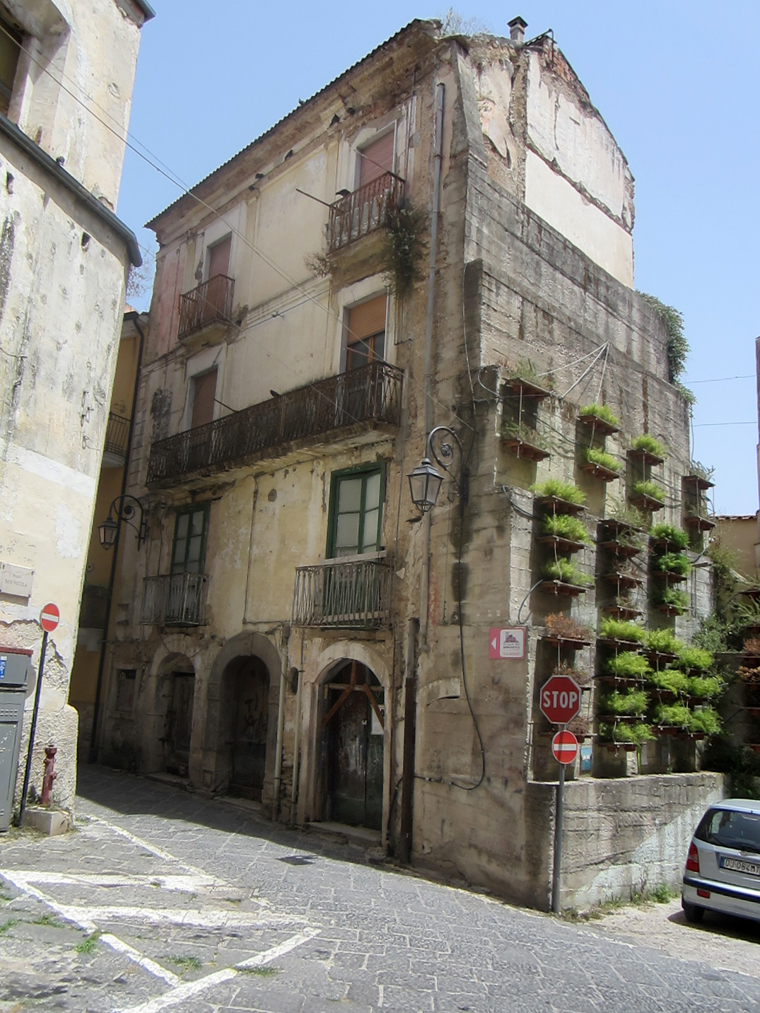 [Palazzo in Via Guglielmo Vacca, 2, 4, 6]