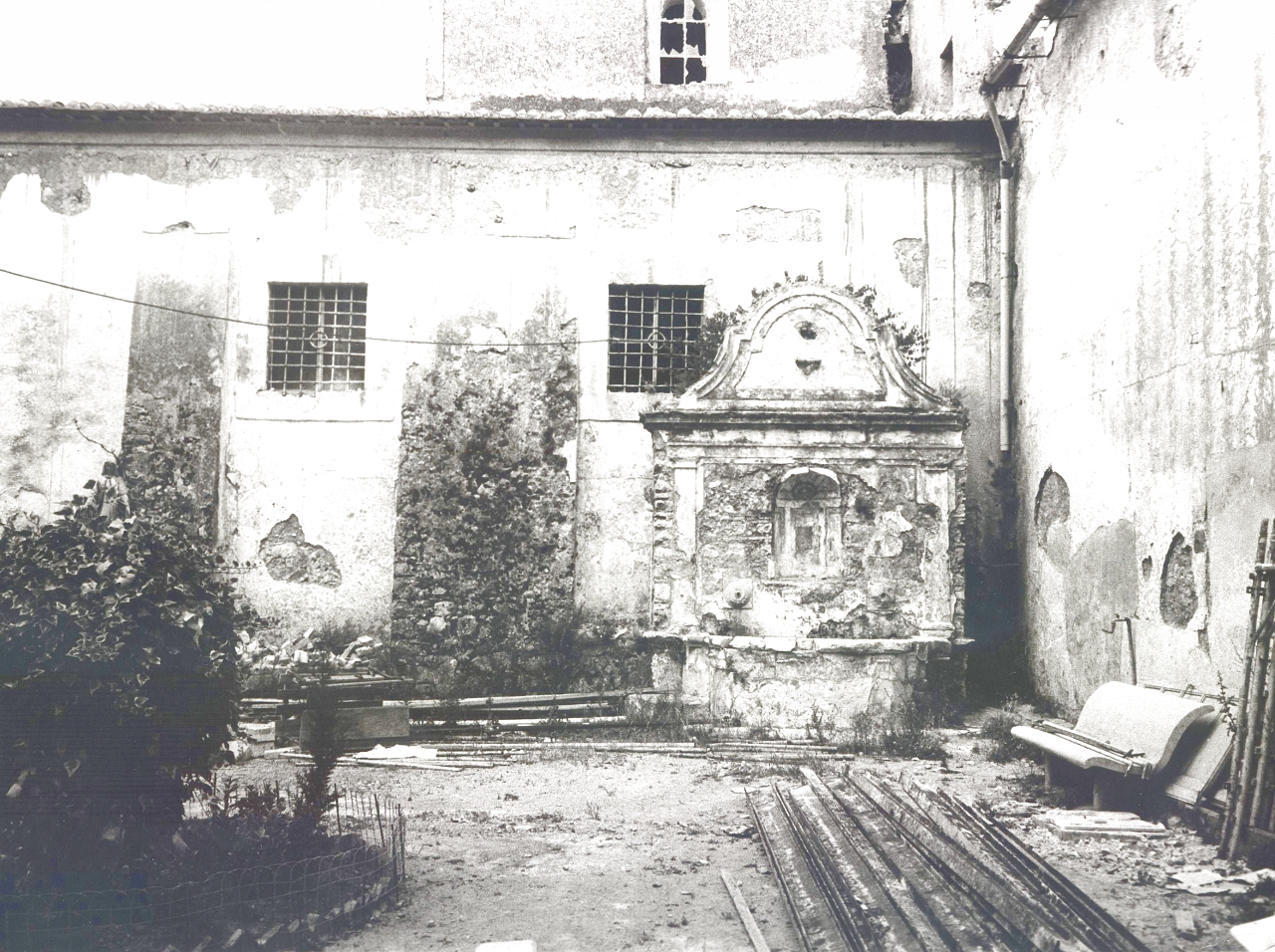 Colleggiata dei SS.Apostoli Pietro e Paolo.Chiostro