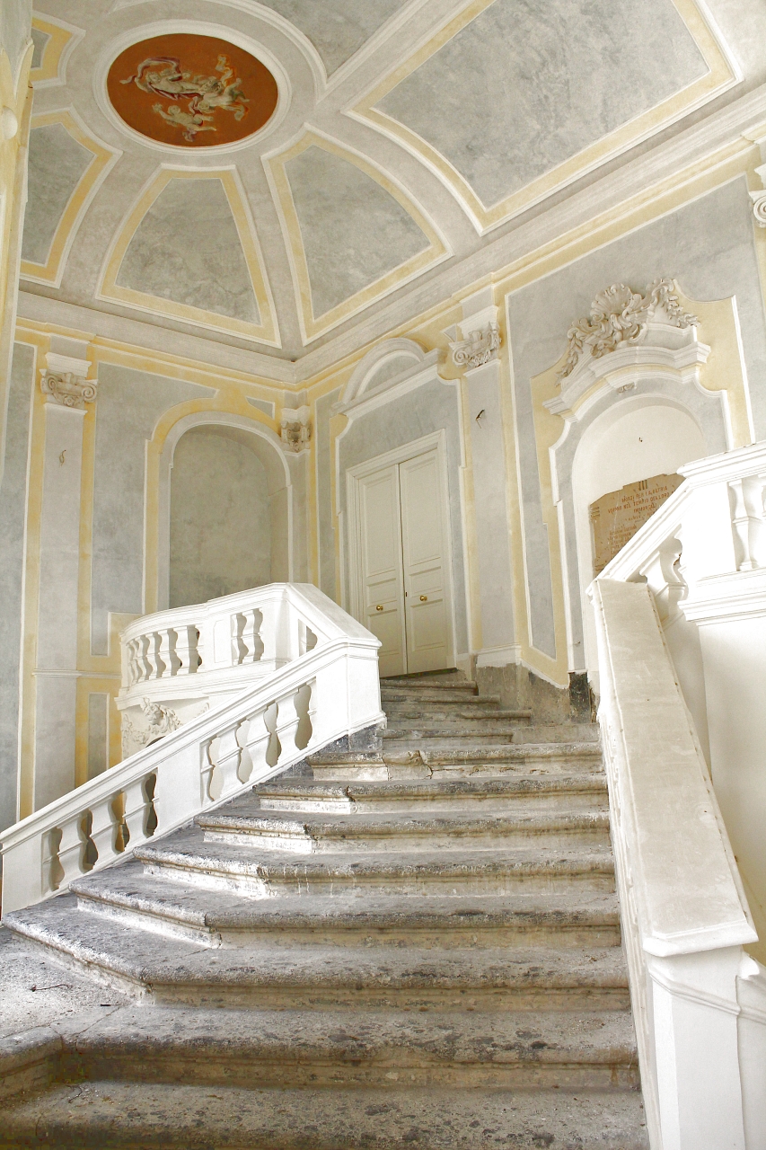 Palazzo Ruggi D'Aragona. Scala