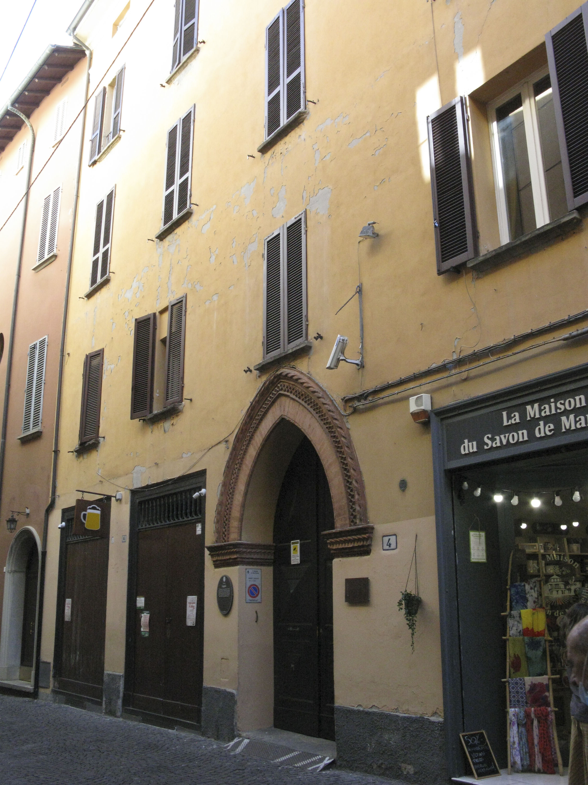 Casa Lupari