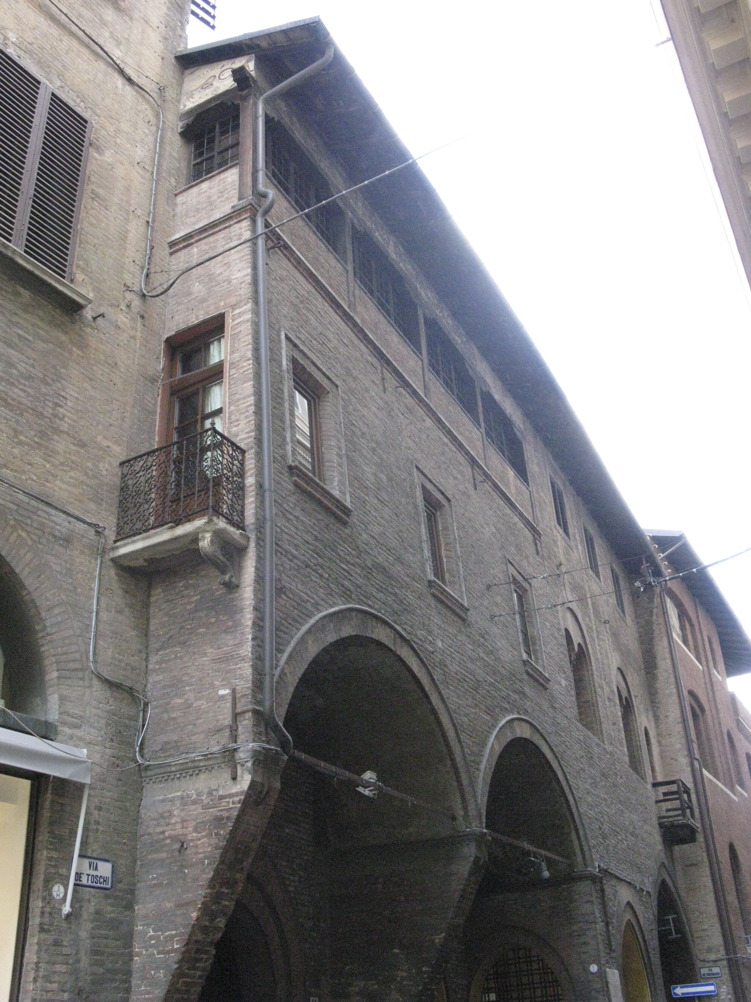 Casa Policardi con voltone e torre