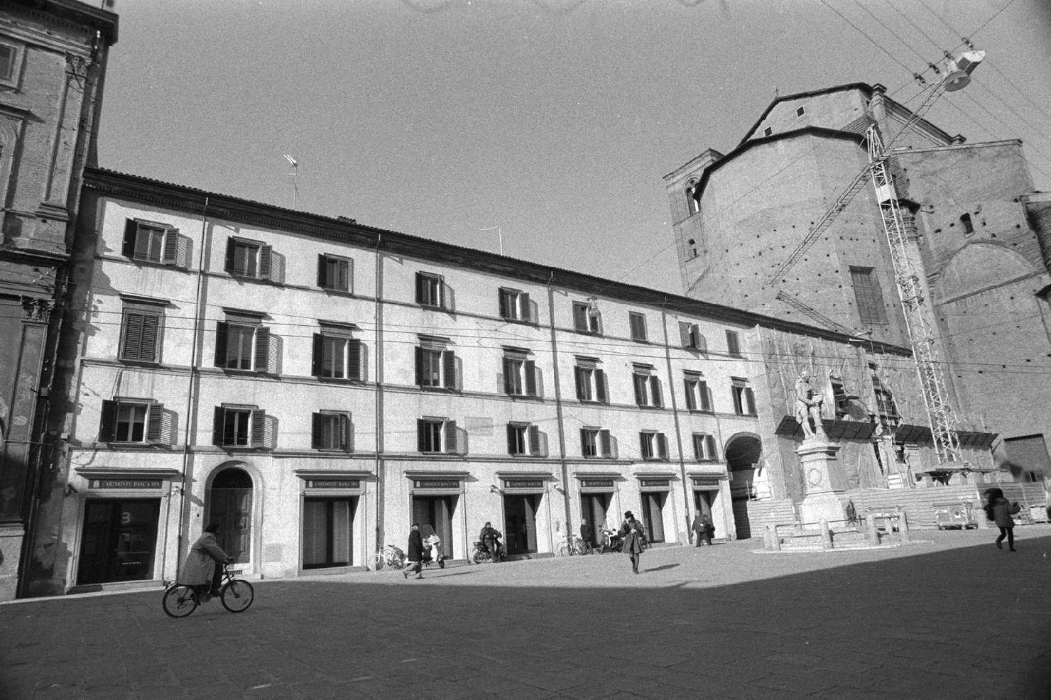 [Palazzo in Piazza Galvani, 3, 4]