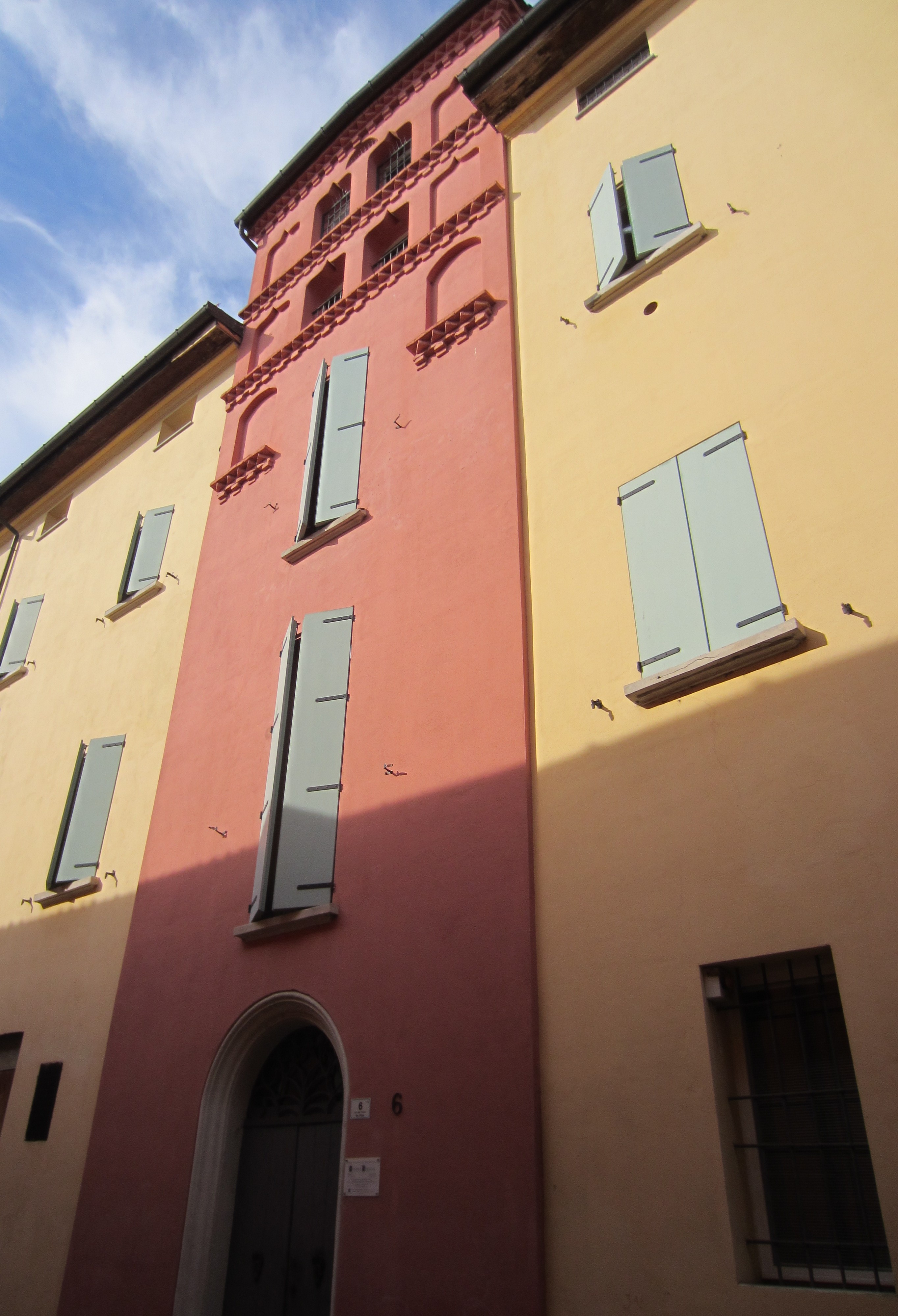 Casa con Torre in via Pillio 6