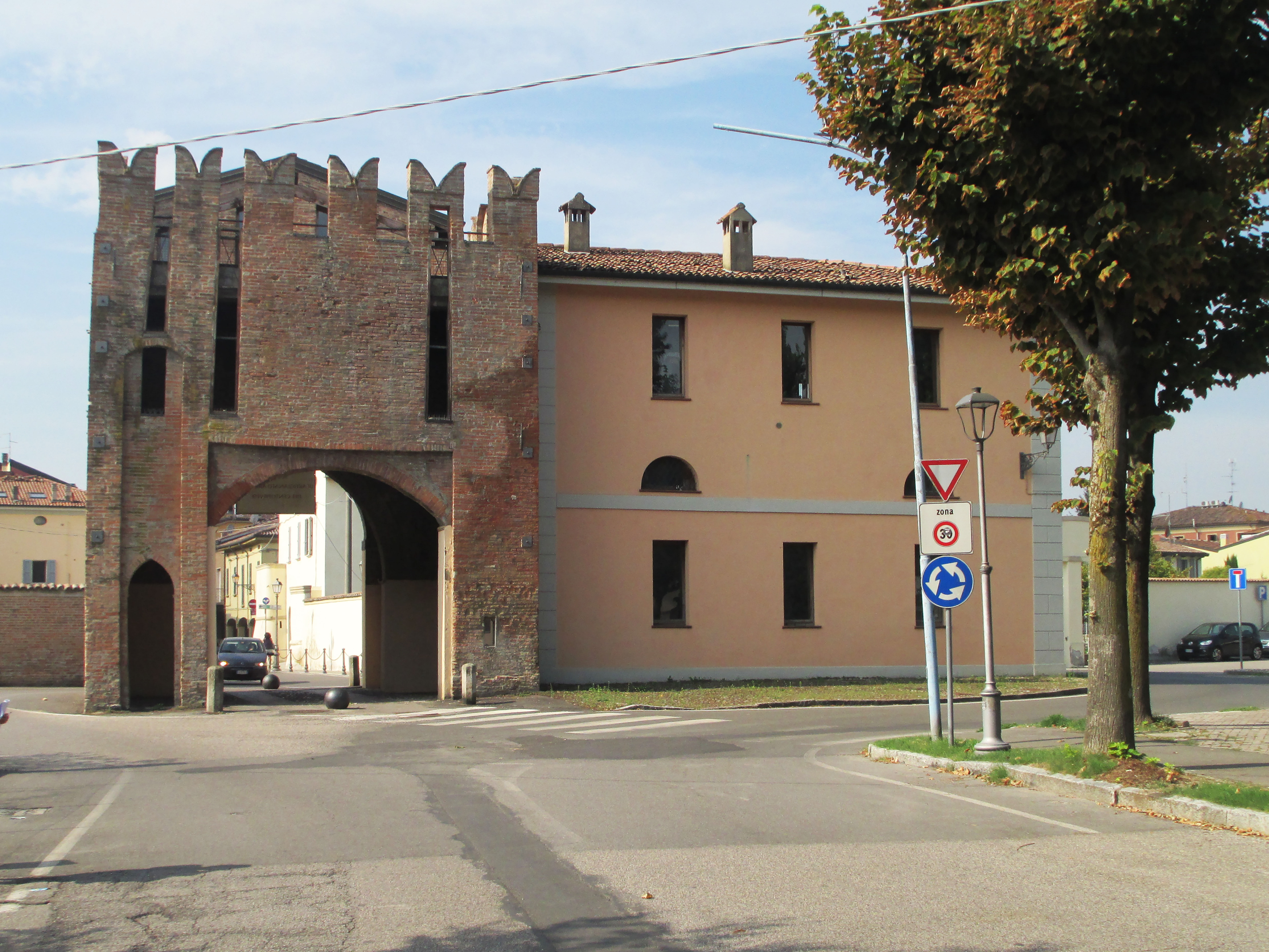 Porta Ferrara