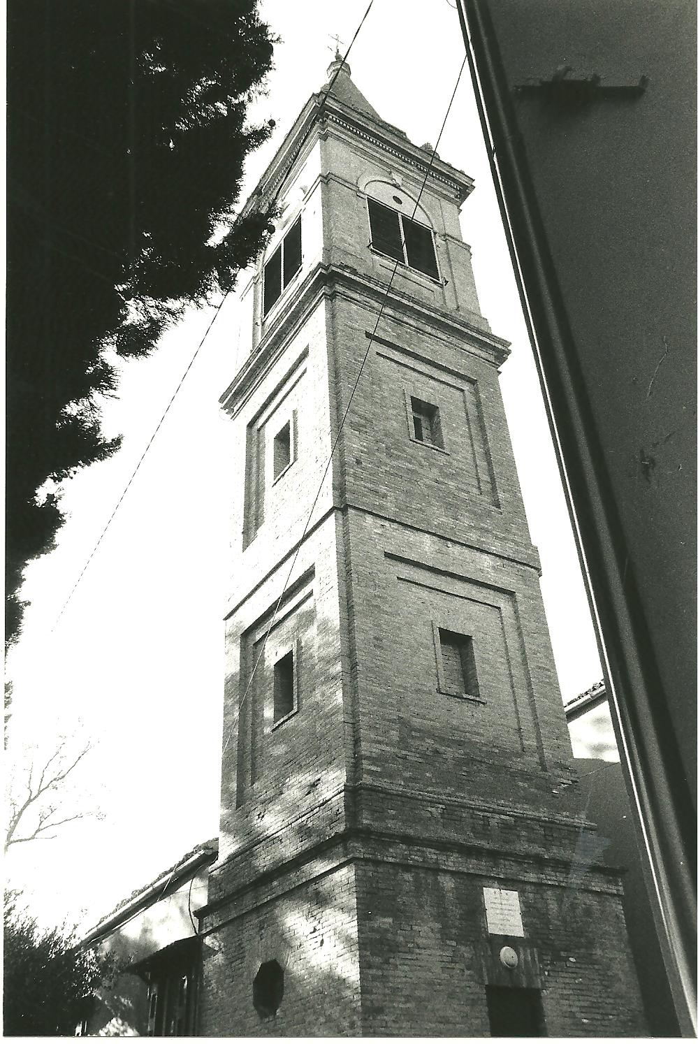 Campanile della Chiesa di San Michele Arcangelo di Tiola