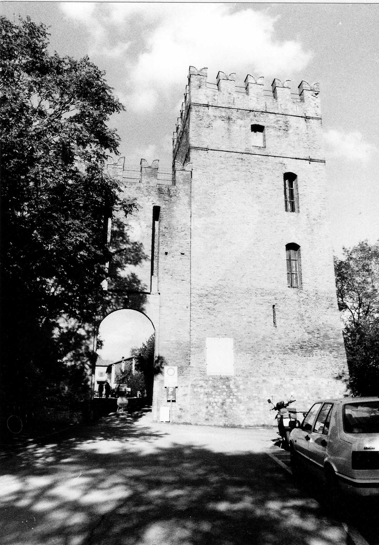 Porta e Torrione del castello di Monteveglio