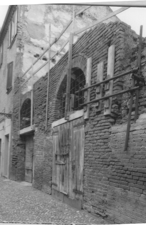area con ruderi, privato