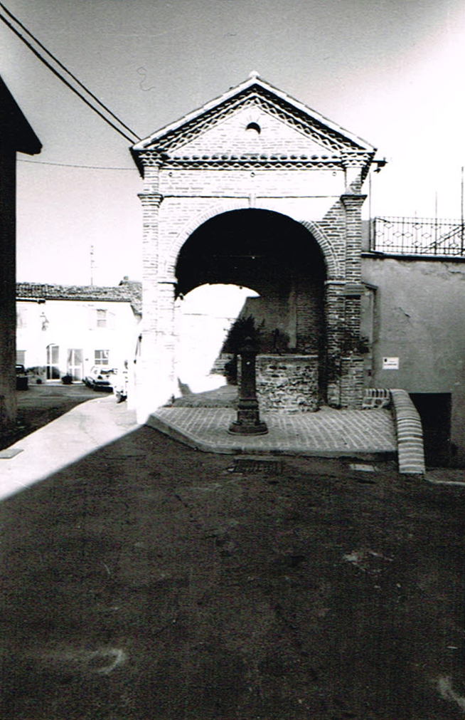 cisterna con loggetta settecentesca