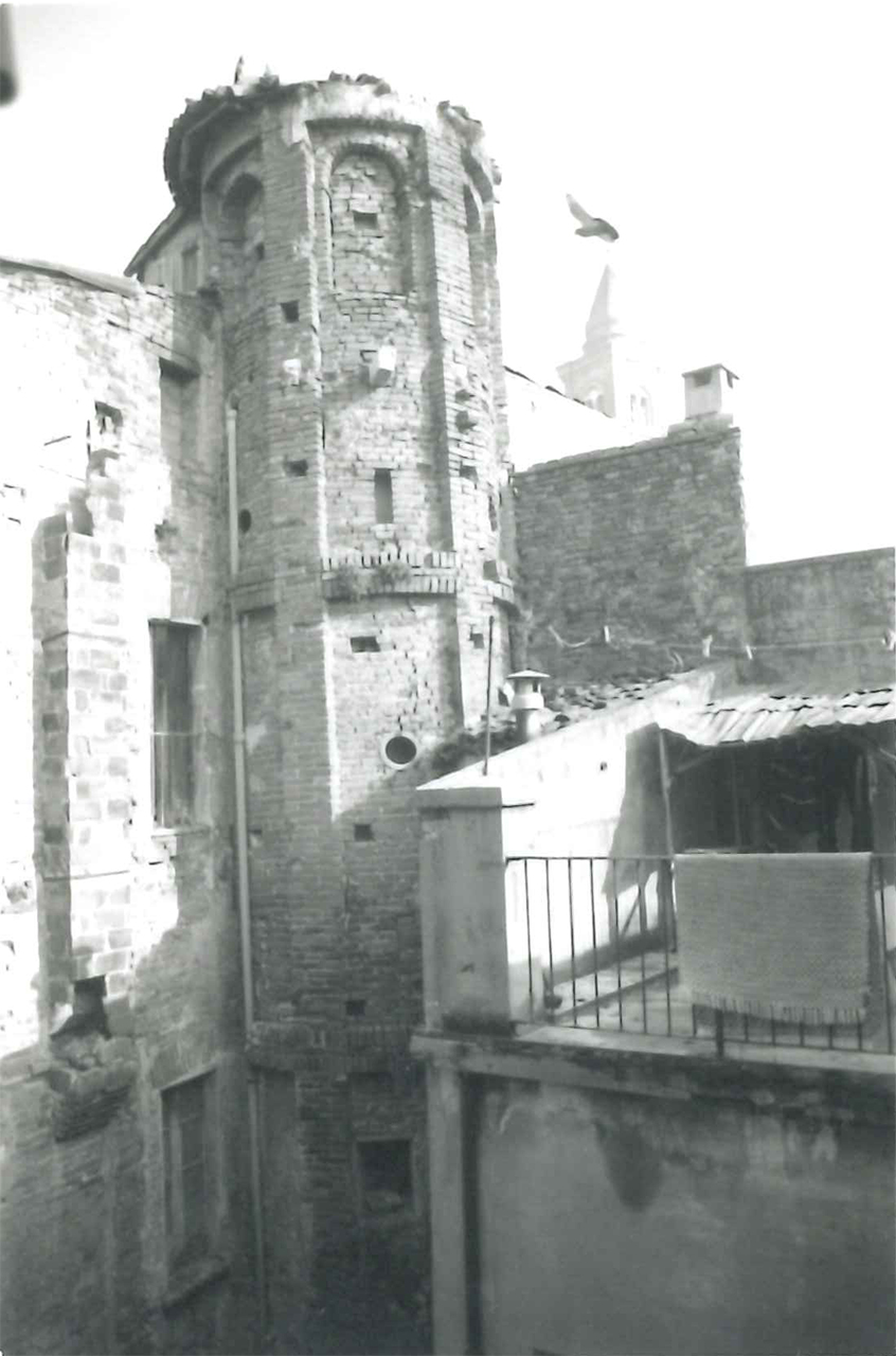 Campanile in Via Strinati e pertinenze