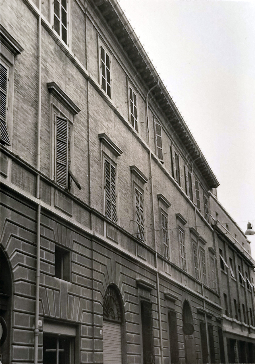Casa Albicini, Delle Vacche-Paganelli