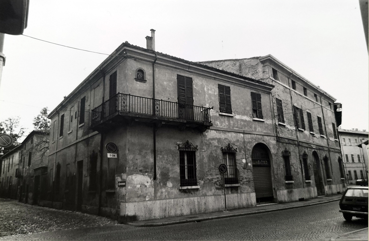 Case in Via Maroncelli, 11