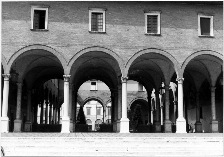 Chiostro di San Mercuriale
