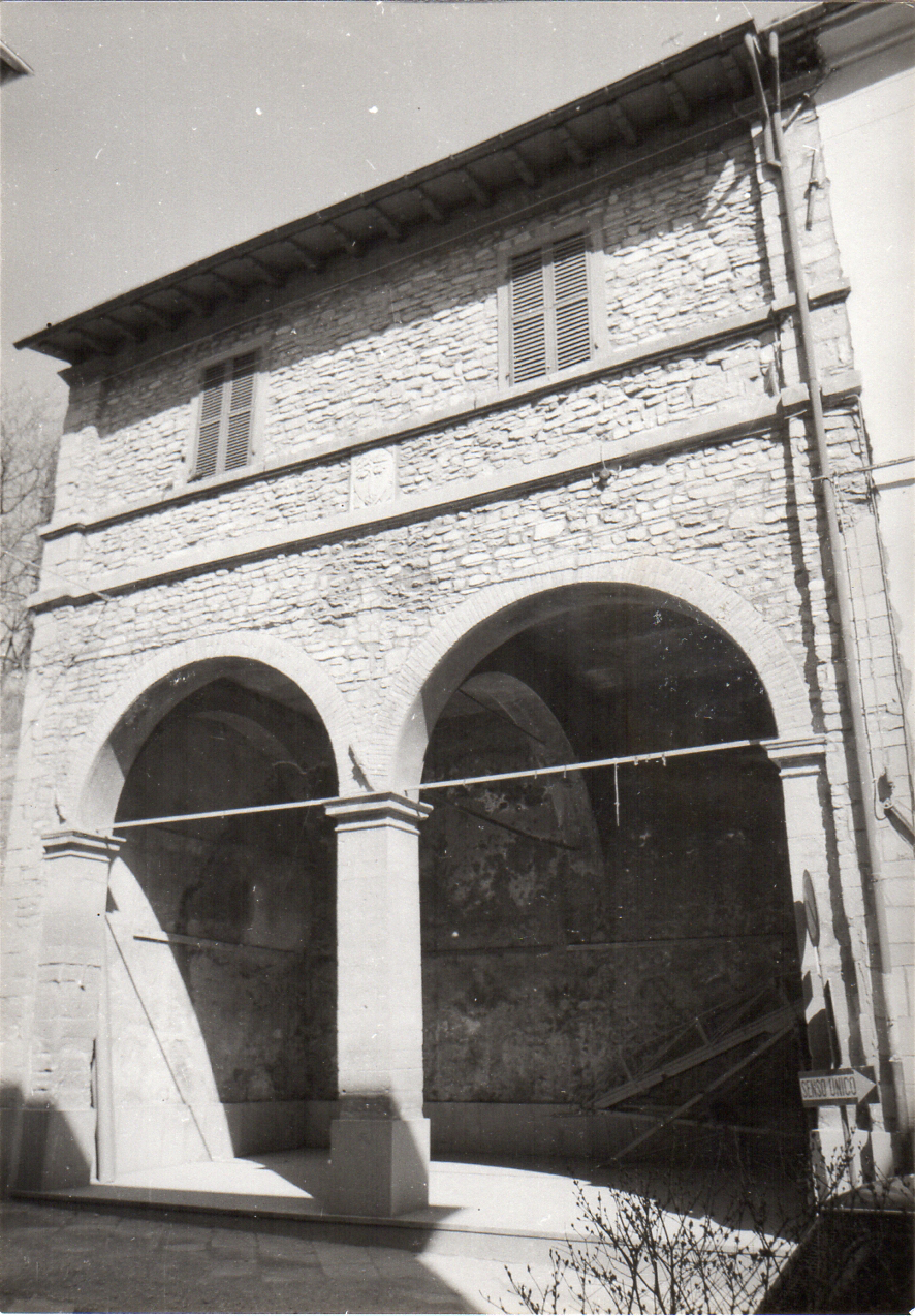 casa privata con portico