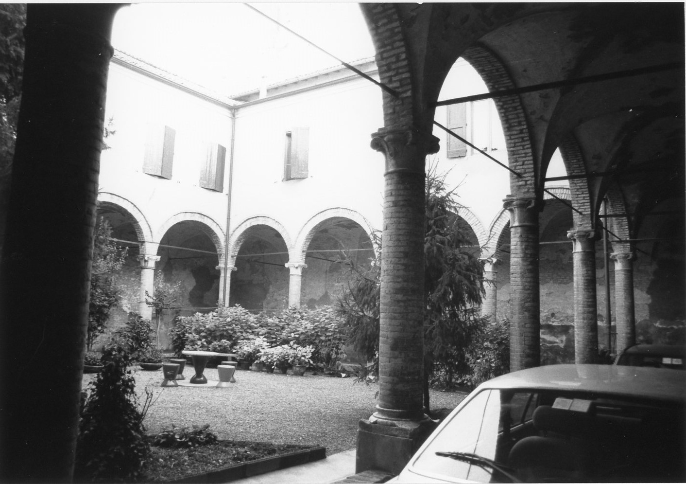 Chiostro del già convento dei Canonici Regolari di S. Maria Maddale