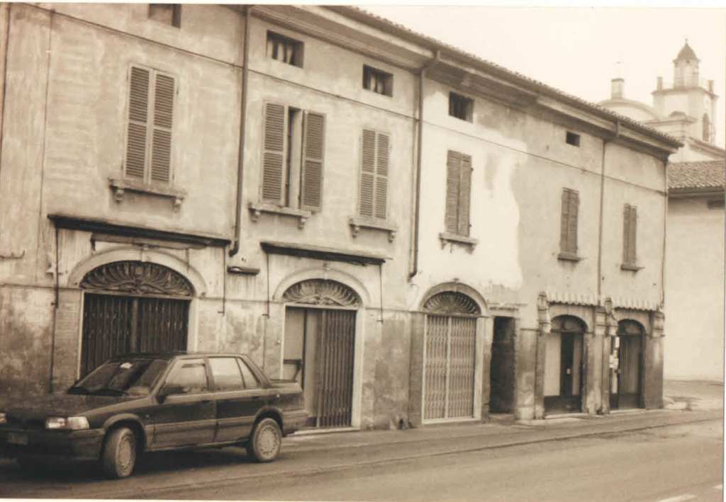 Casa con botteghe di via Martiri della Libertà