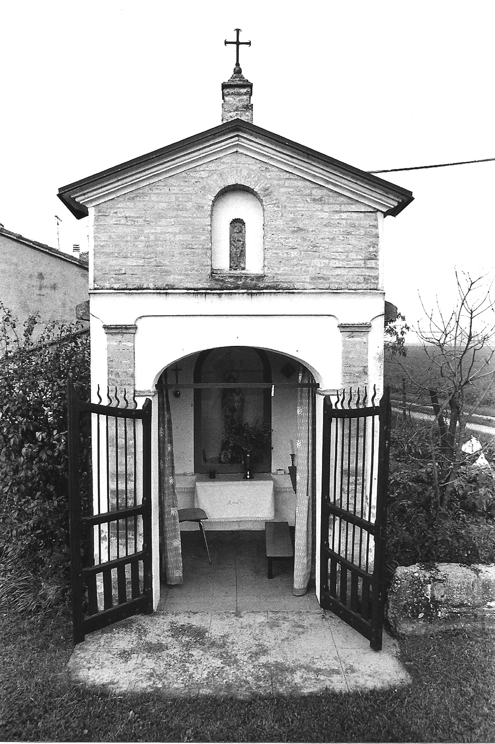 Edicola votiva della Beata Vergine di Lourdes