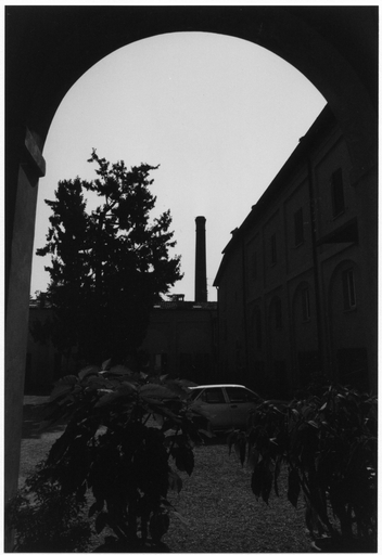 camino dell'antica fabbrica della seta