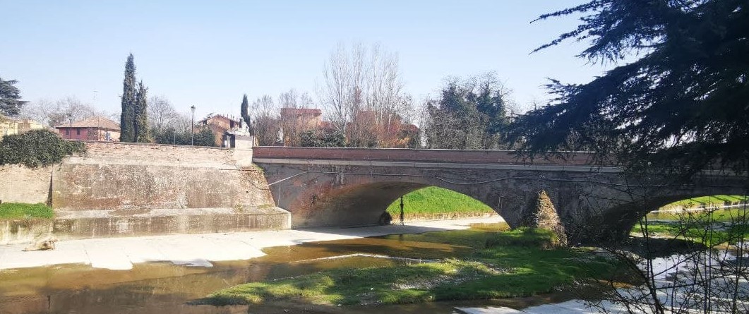 Ponte S. Pellegrino sul torrente Crostolo