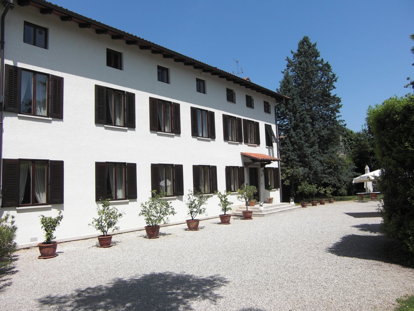 Casa Attems, Petzenstein con annessi e giardino storico