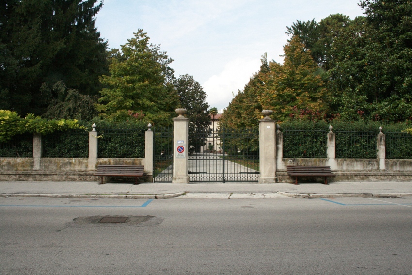 Viale Zancanaro con Villa Zancanaro e parco