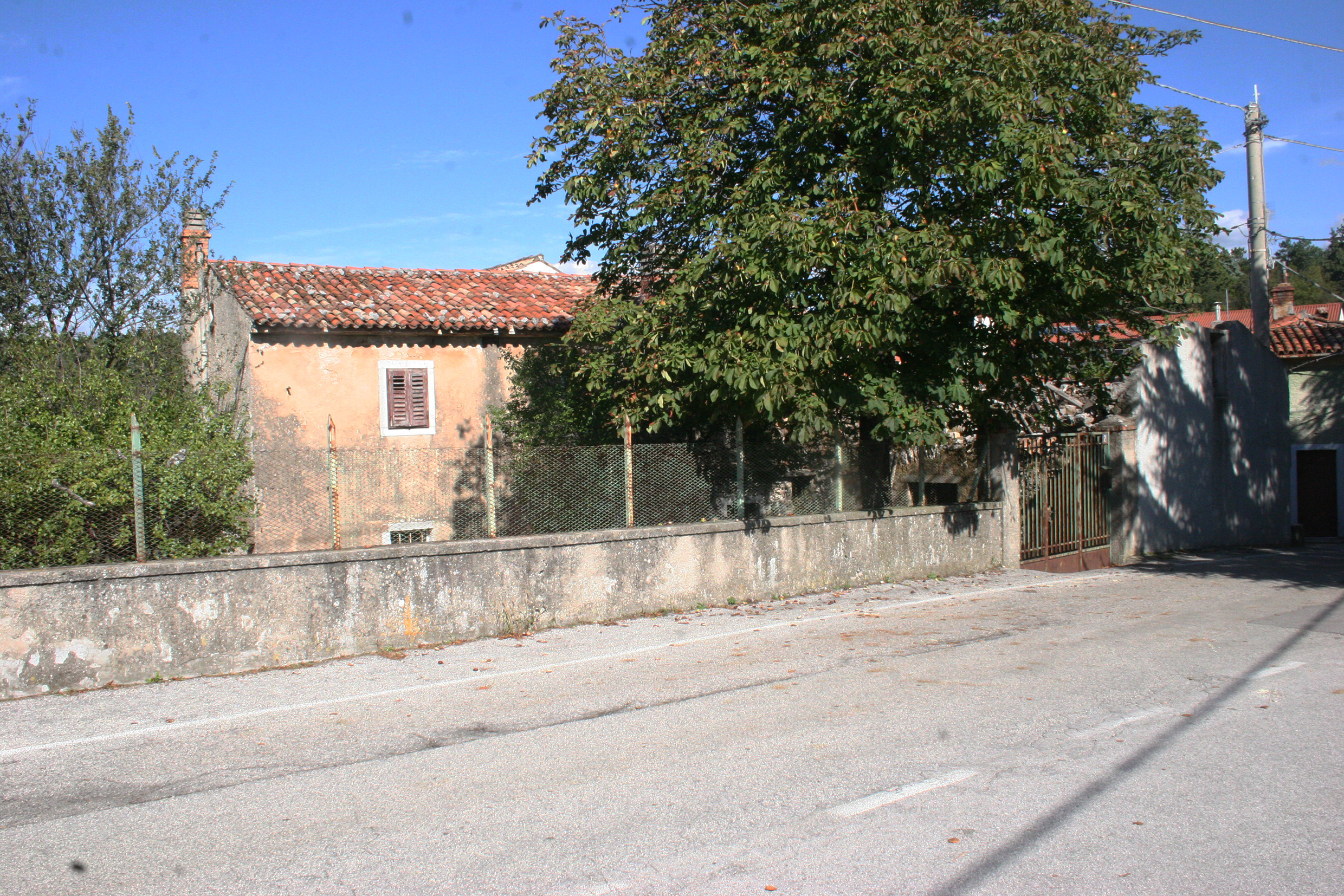 casa rurale su cortile