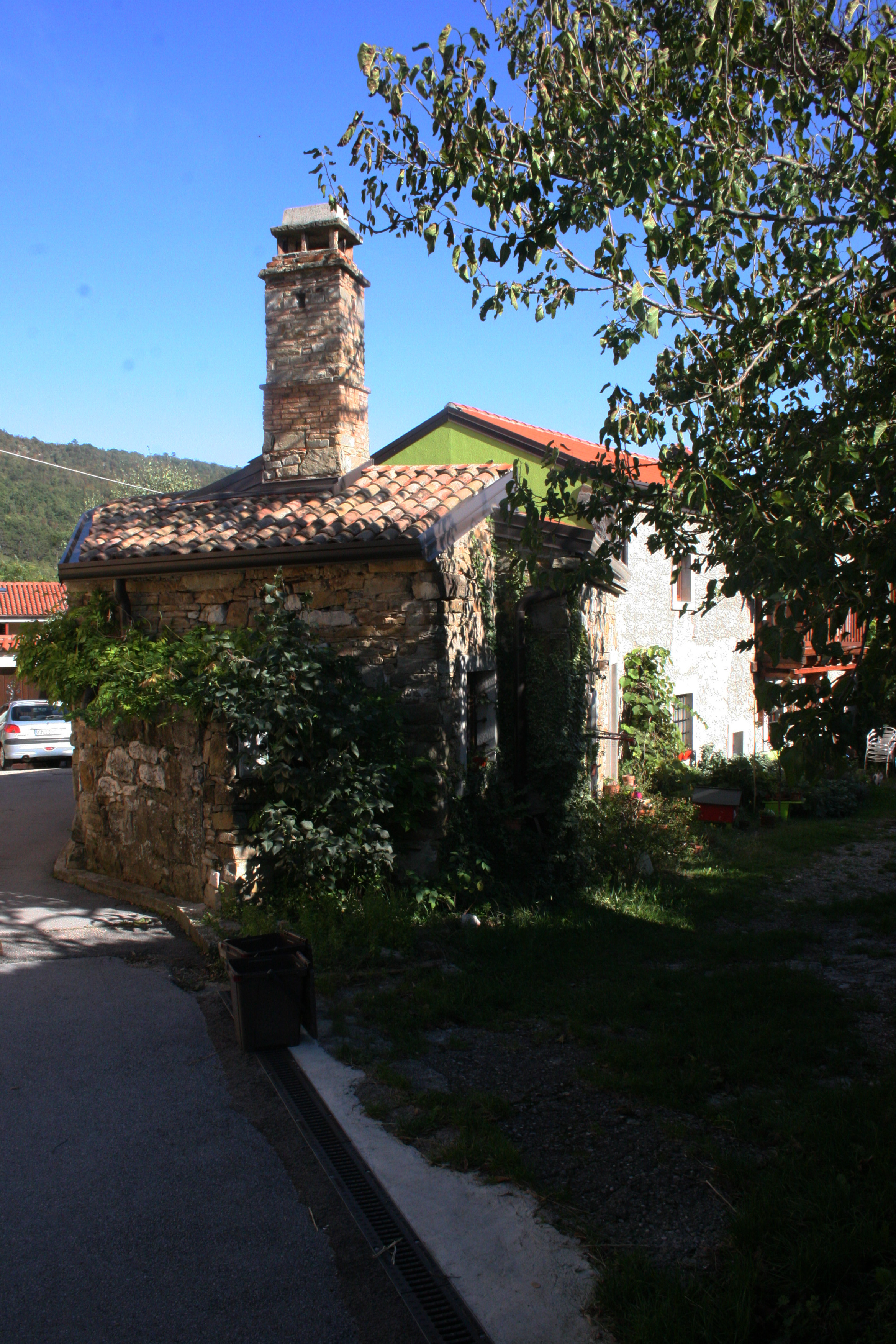 casa rurale su cortile