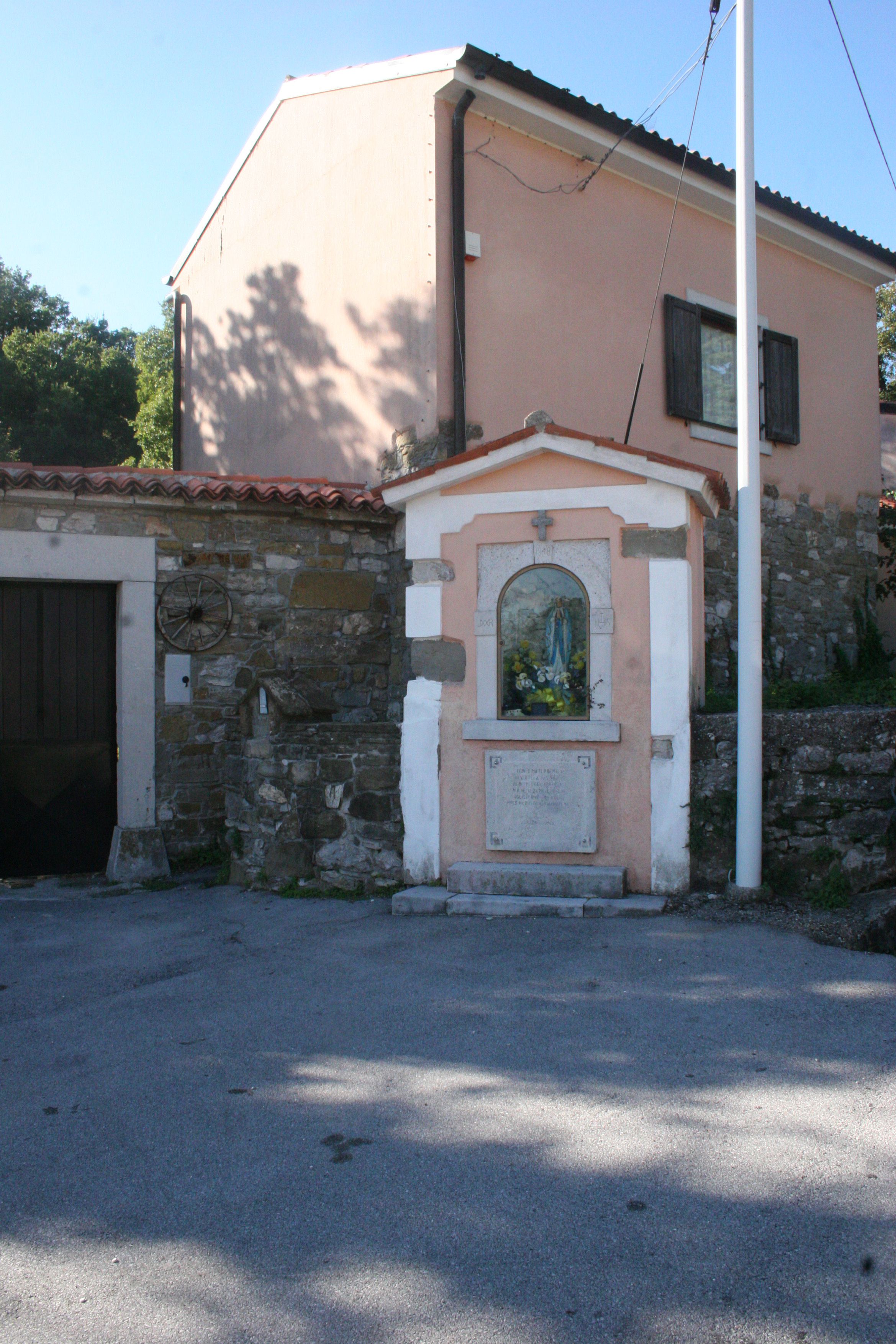 casa rurale su cortile