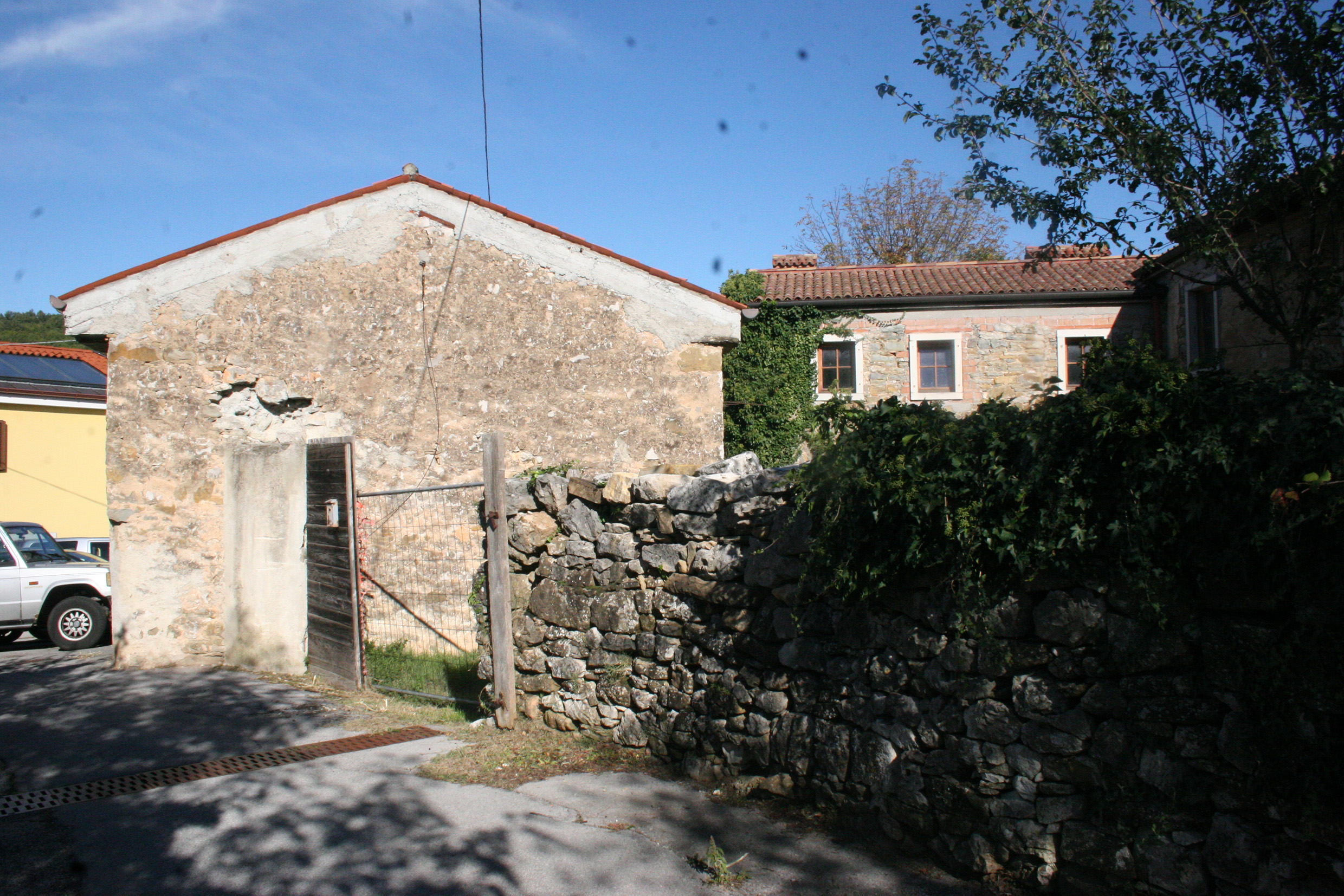 casa rurale su cortile