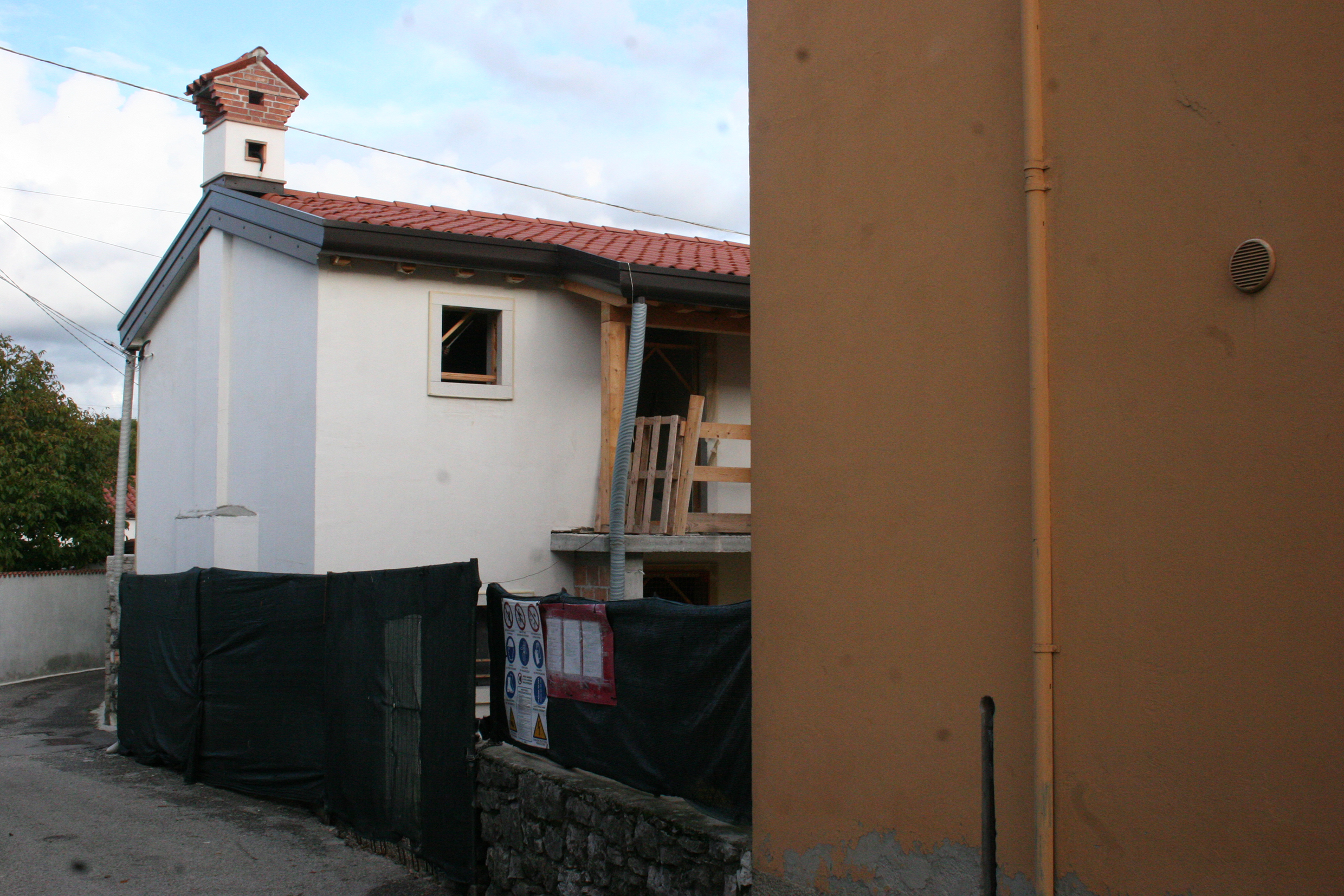casa rurale su cortile
