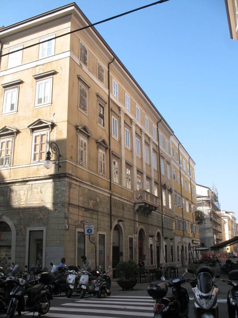 casa, plurifamiliare