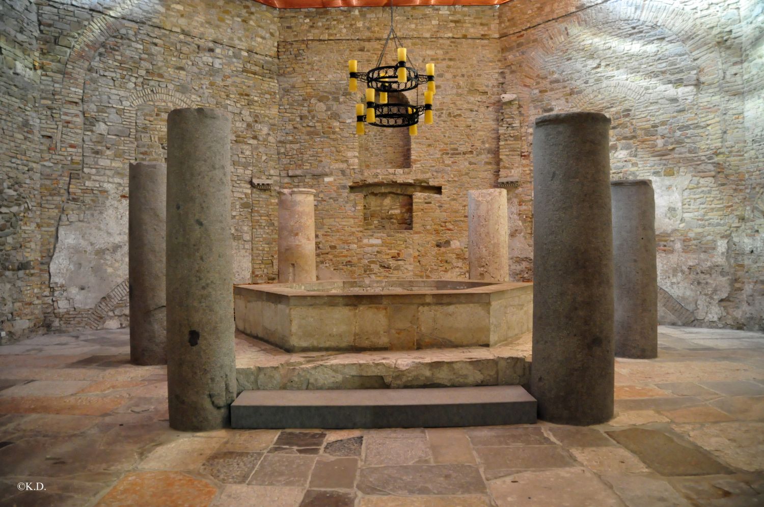 Basilica di Santa Maria Assunta, battistero