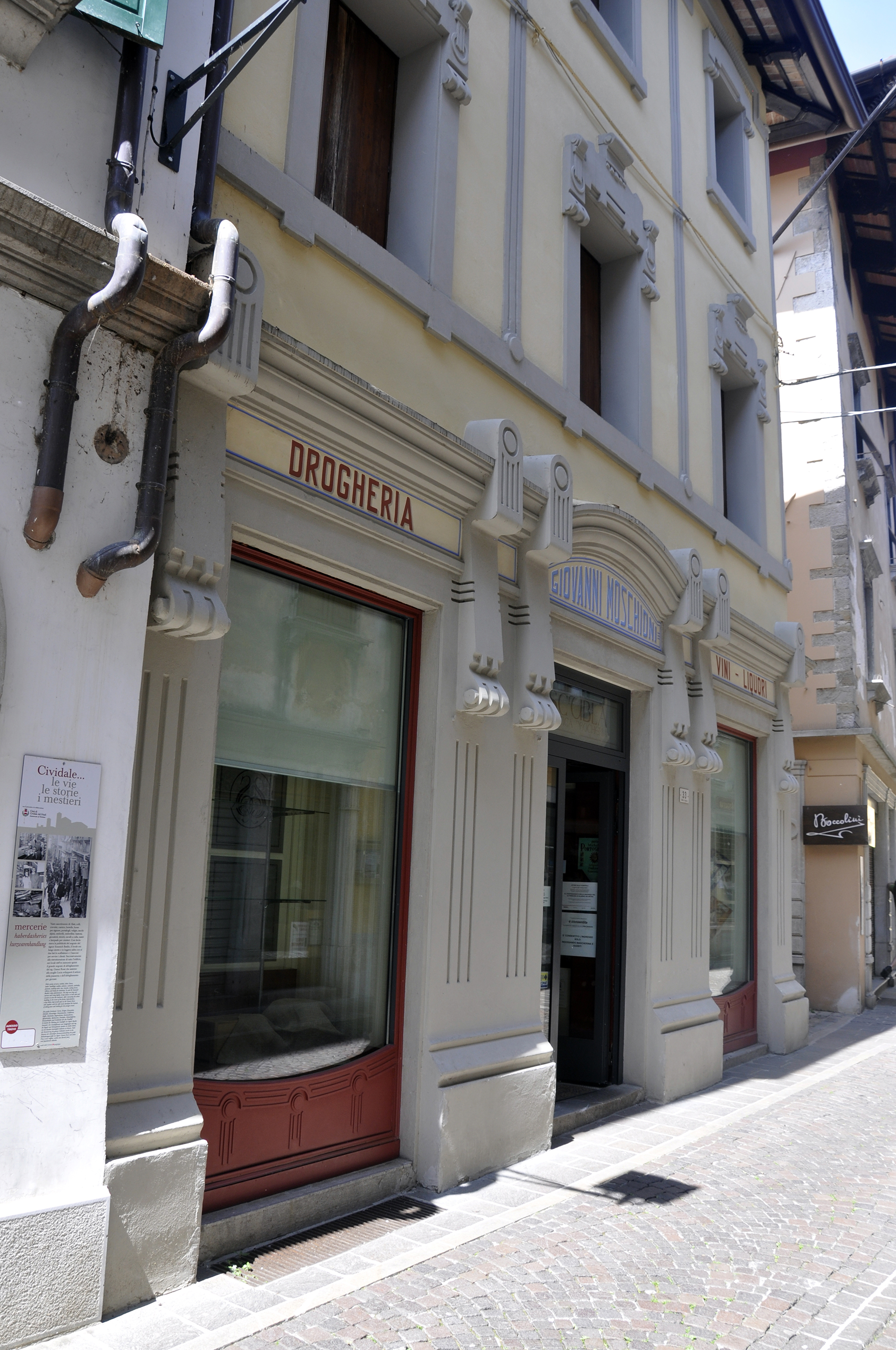 Casa "ex torrefazione" oggi Drogheria Giovanni Moschioni