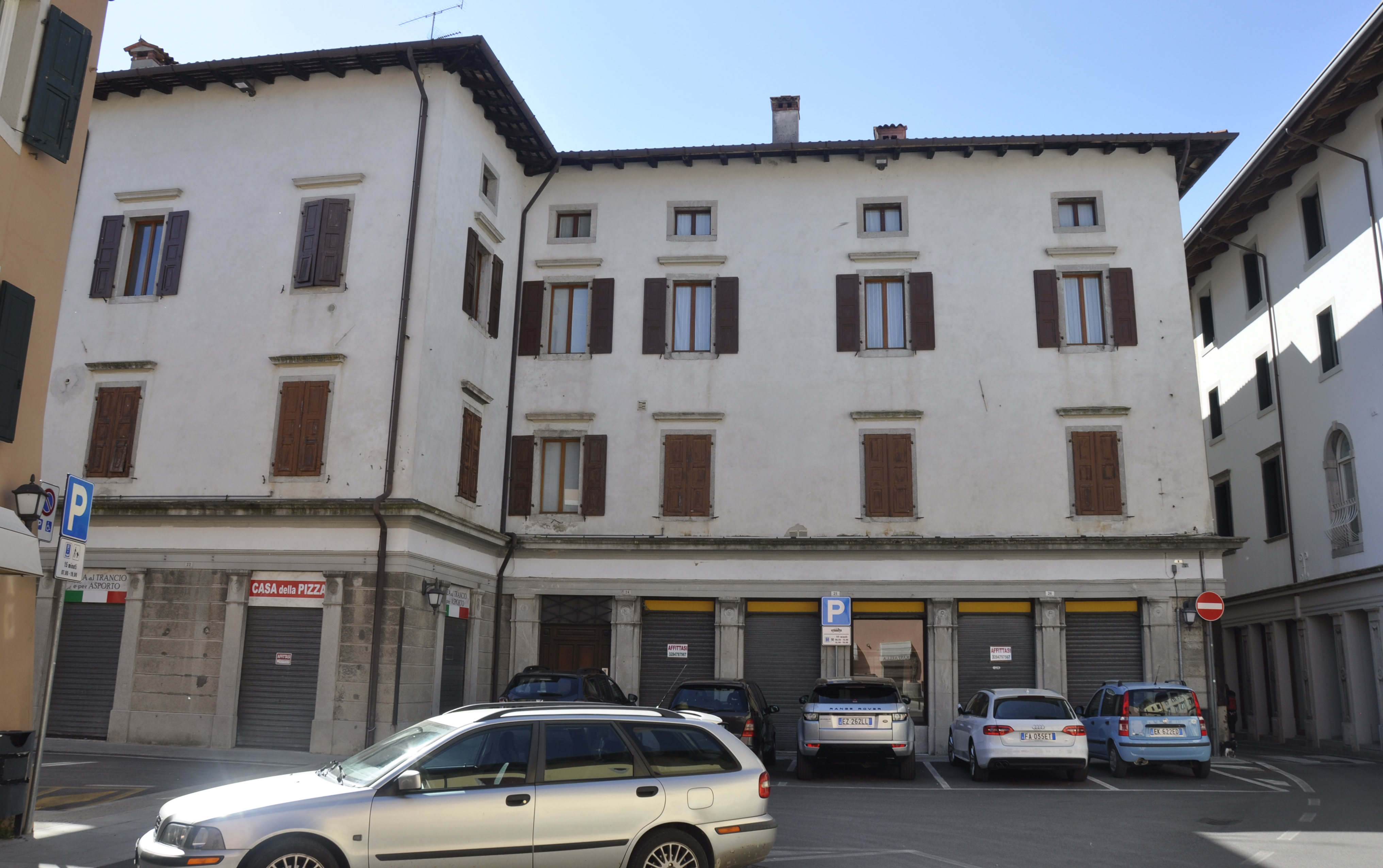 Casa Brusini e negozi annessi