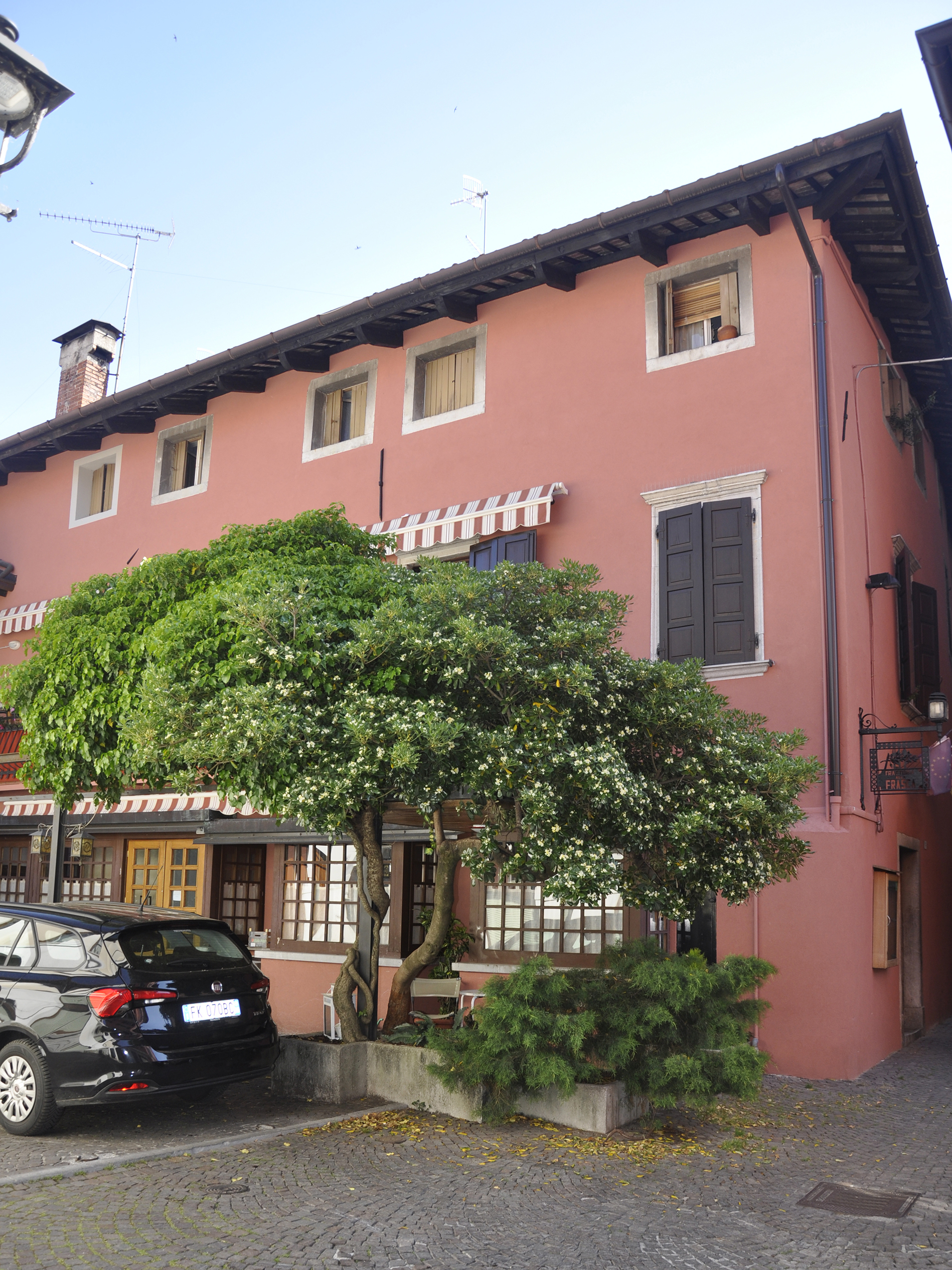 Casa e "Ristorante alla Frasca"
